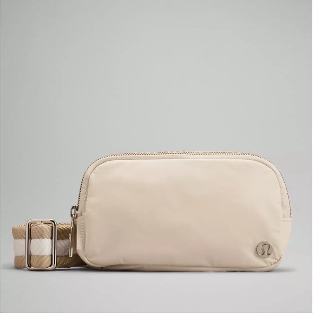 Lululemon Everywhere Crossbody Bag